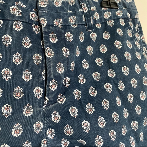 GAP City Short with 3” inseam - Picture 3 of 5